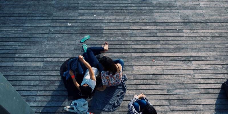 深圳国泰航空贵宾室静音舱深度测评：电子工程师如何利用碎片时间高效处理跨国会议与代码评审？