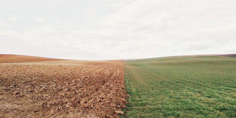深圳宝安机场国泰航空值机全攻略：电子行业人士的快速登机与元器件运输指南